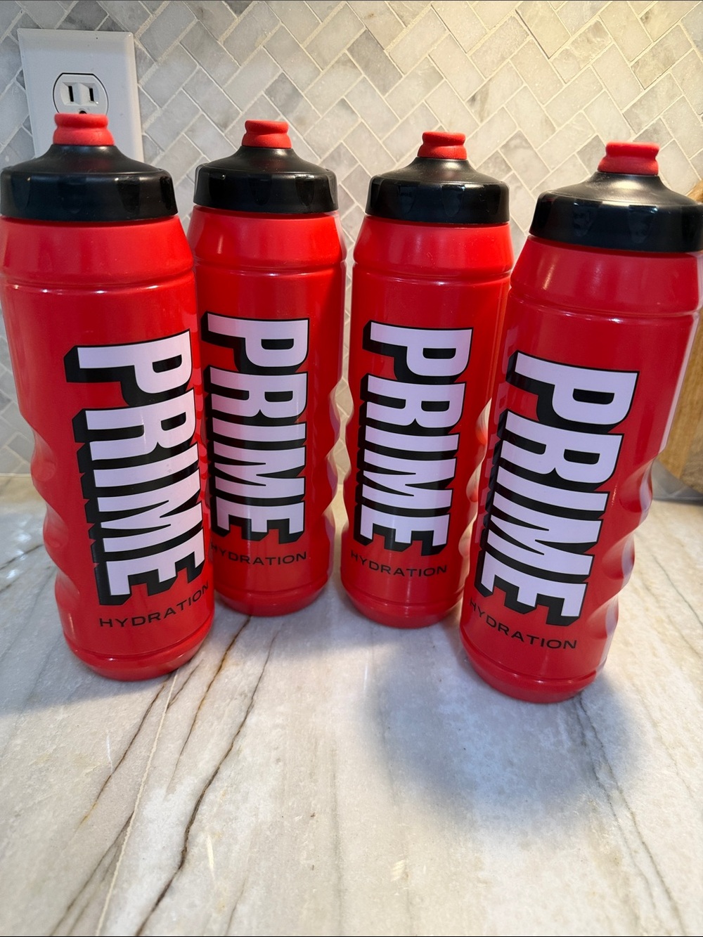 NWT 4PCS PRIME 30OZ Hydration Sports Water Bottle Red & Black NWT